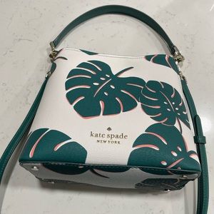 Like new Kate Spade Monstera bucket bag